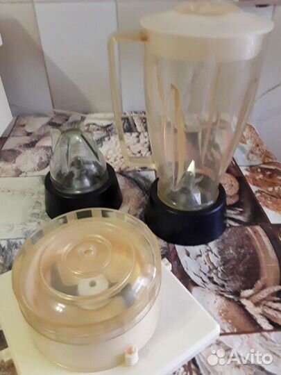 Кухонный комбайн(соковыжималка.)