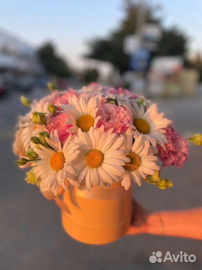 Цветочная композиция в шляпной коробке