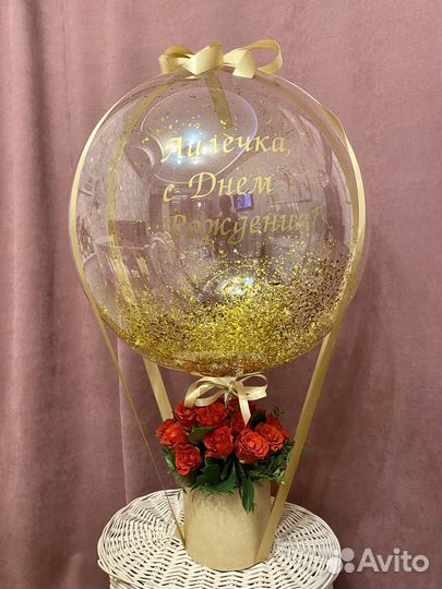 Розы в шляпной коробке с шаром баблс