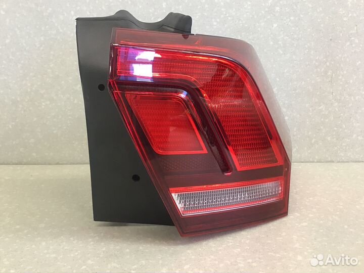 Фонарь задний наружный правый VW Tiguan 2017