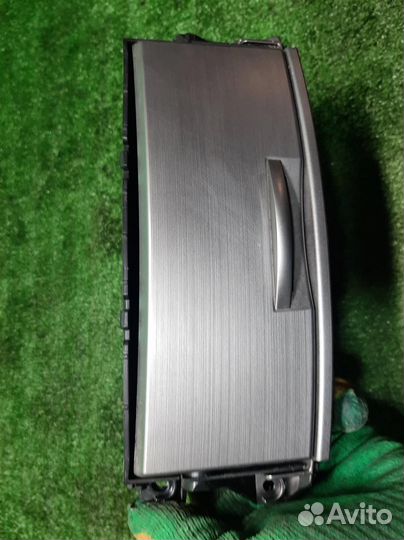 Ящик для мелочи Subaru Legacy/ Outback BM/B14 2010