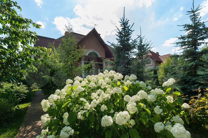 Дом 460 м² на участке 10 сот.