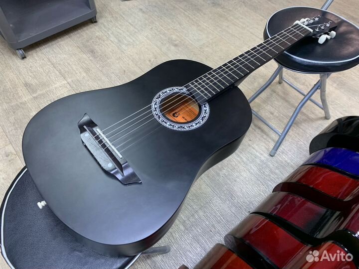 Гитара чёрная с широким грифом