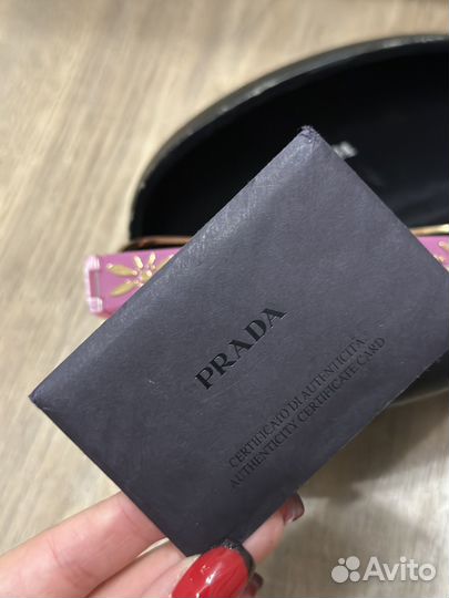 Солнцезащитные очки prada