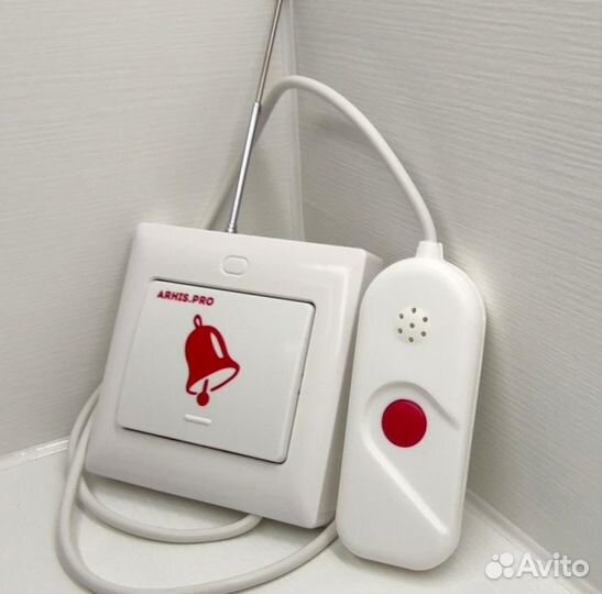 Кнопка вызова персонала с выносной кнопкой в руку