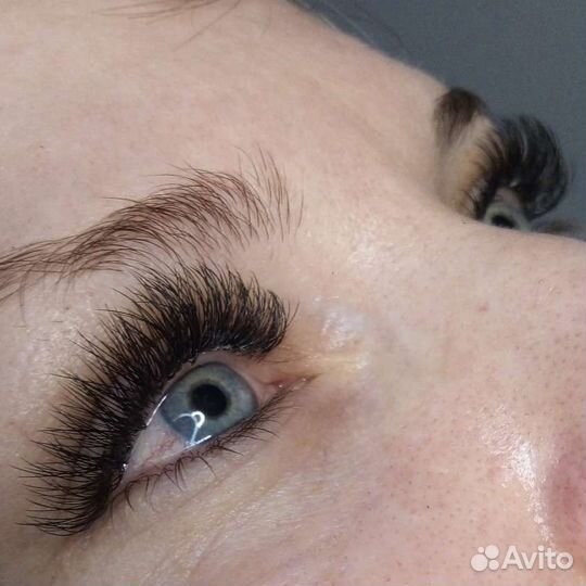 Наращивание ресниц и оформление бровей