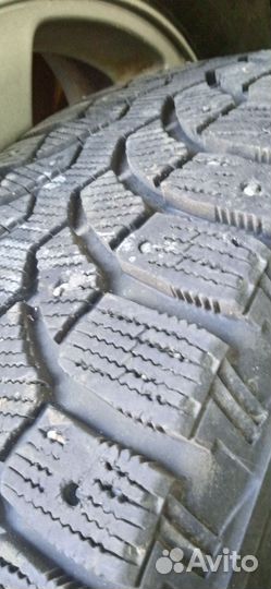 Bridgestone Blizzak Spike-02 SUV 215/65 R16 98