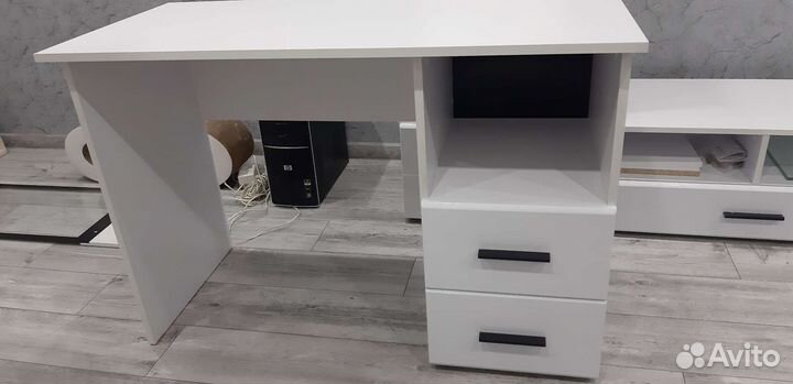 Письменный стол белый новый