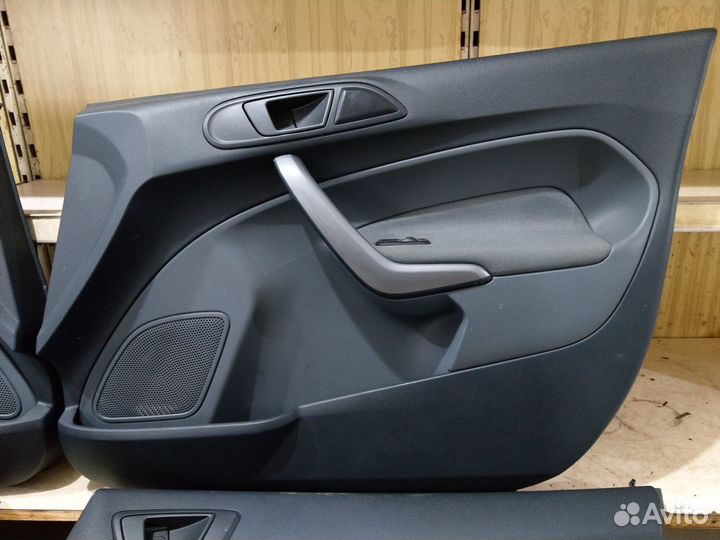 Обшивки дверей 5 дв. х/б форд фиеста 6 2010 год