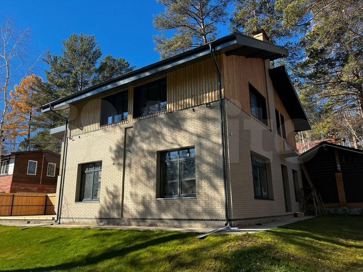 Дом 300 м² на участке 10 сот.