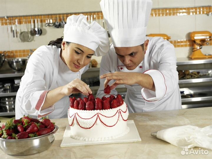 Работники в кондитерский цех