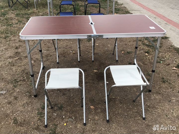 Стол чемодан