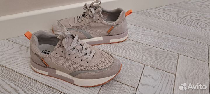Кроссовки женские 39 размер