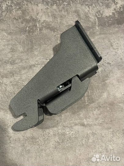 Крепление запасного колеса