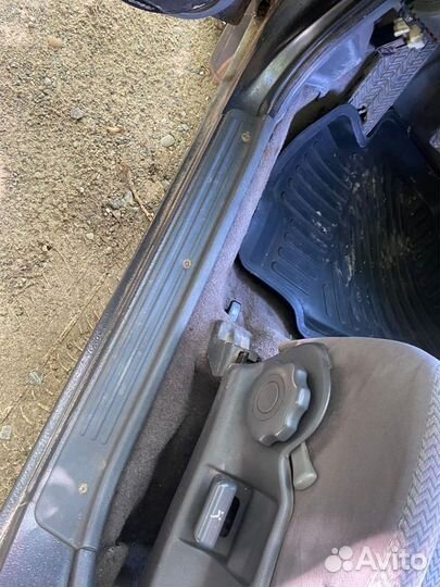 Накладки порогов внутренние Space Wagon 2