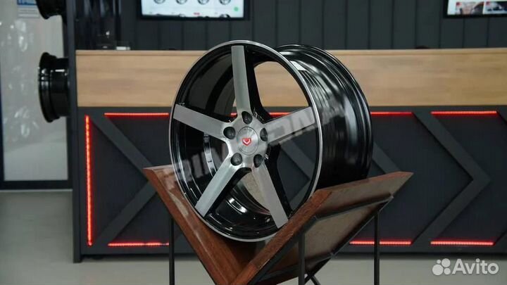 Литой диск в стиле vossen R17 5x114.3. 9 лет опыта