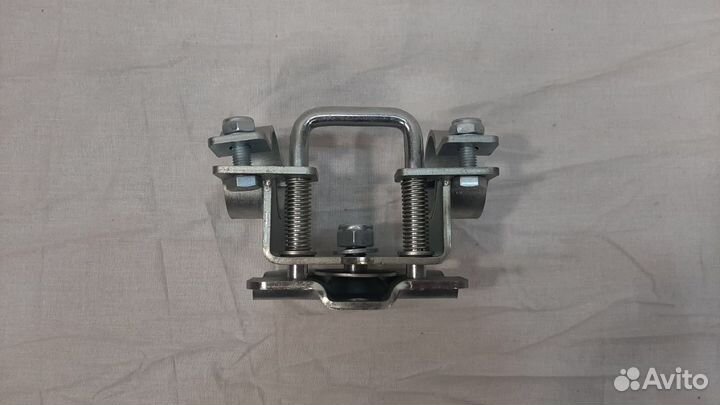 Поворотный хомут для опорного колеса прицепа