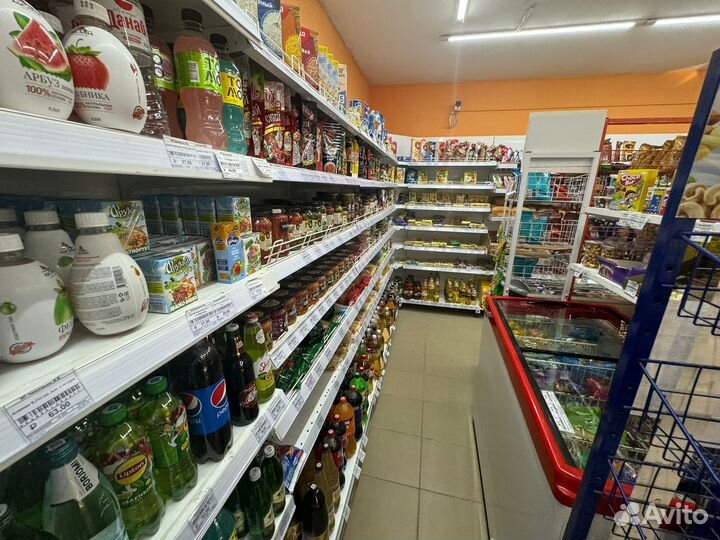 Продуктовый магазин в многоэтажном доме