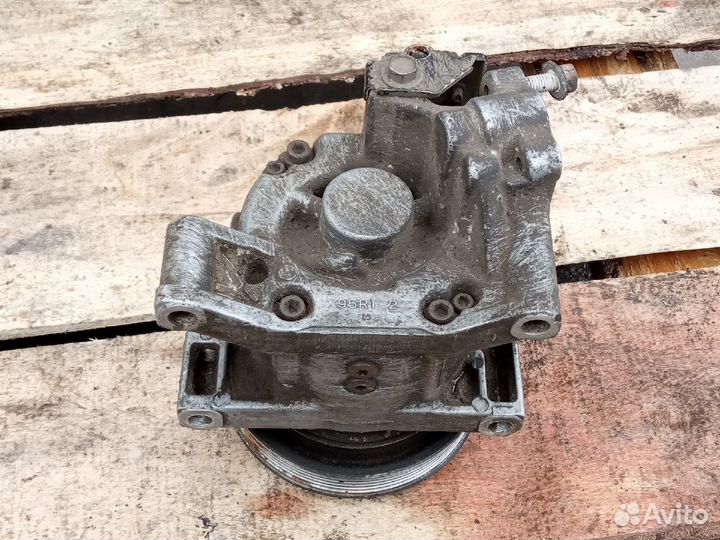 Компрессор кондиционера Nissan P11 Almera N15