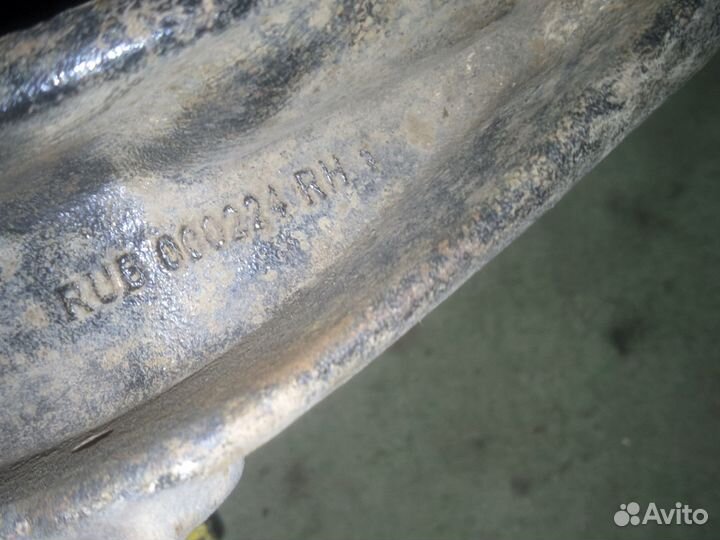 Кулак поворотный передний Land Rover Discovery 3