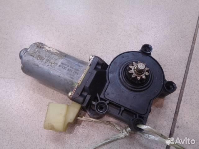 Моторчик стеклоподъемника передний правый Volvo X