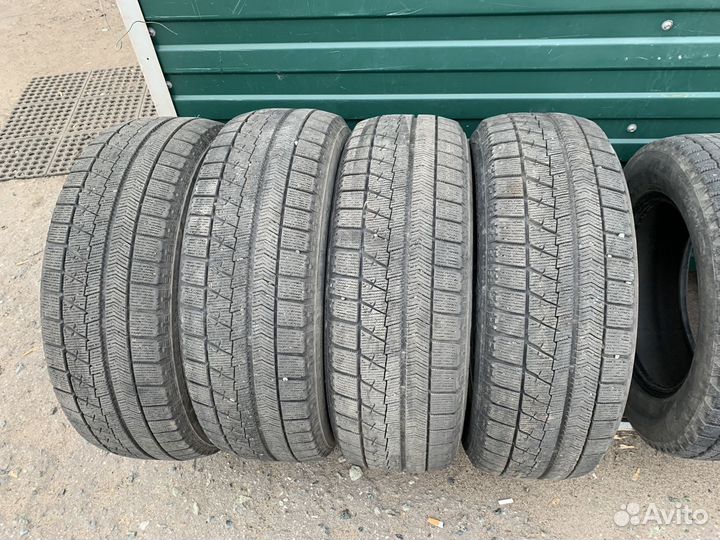 Bridgestone Blizzak VRX 225/60 R17