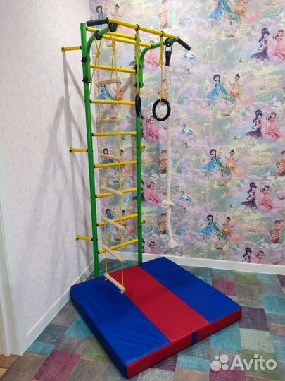 Шведская стенка угловая с матом в комплекте