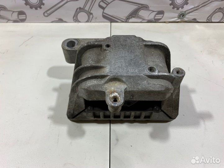 Опора двигателя правая Skoda Octavia A5