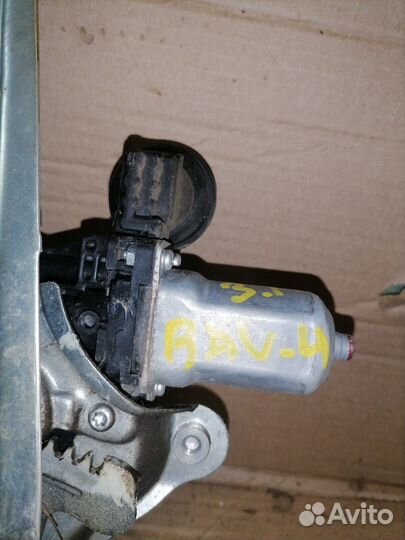 Стеклоподъемник электр. задний правый Toyota RAV4