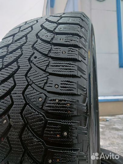 Bridgestone Blizzak Spike-01 215/60 R17 100T