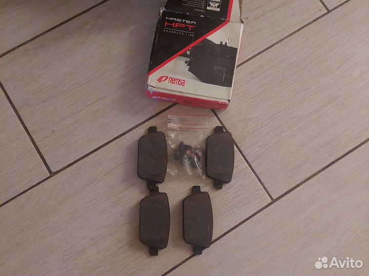 Тормозные колодки новые для форд мондео 4