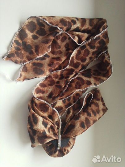 Шарфик-косынка с брошкой-прищепкой