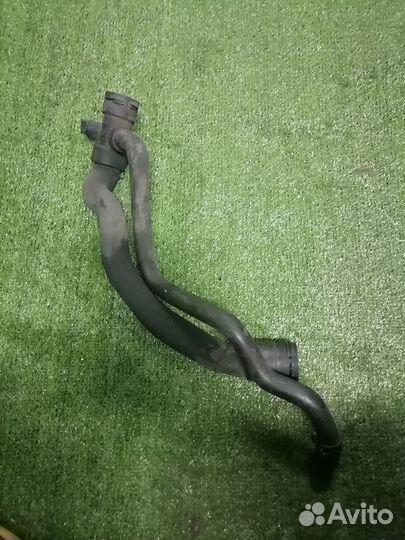 Патрубок охлаждения (радиатора) 8E0121049L Audi A4