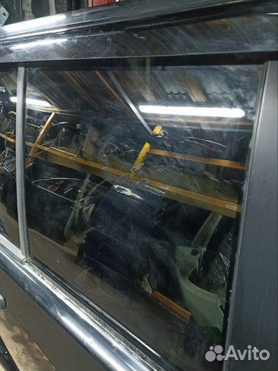 Стекло заднее правое Land Rover Discovery 2006