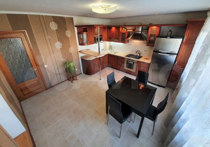 3-к. квартира, 102 м², 6/8 эт.