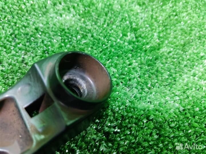 Поводок стеклоочистителя правый Honda Civic 4D (F