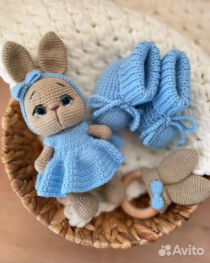 Беби бокс погремушка пинетки вязаные игрушки