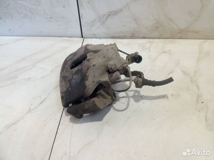 Суппорт тормозной передний правый Audi 100 4A/C4