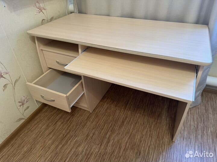 Продам письменный стол