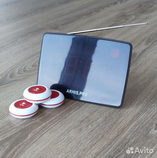 Кнпока вызова персонала и табло отображения вызова