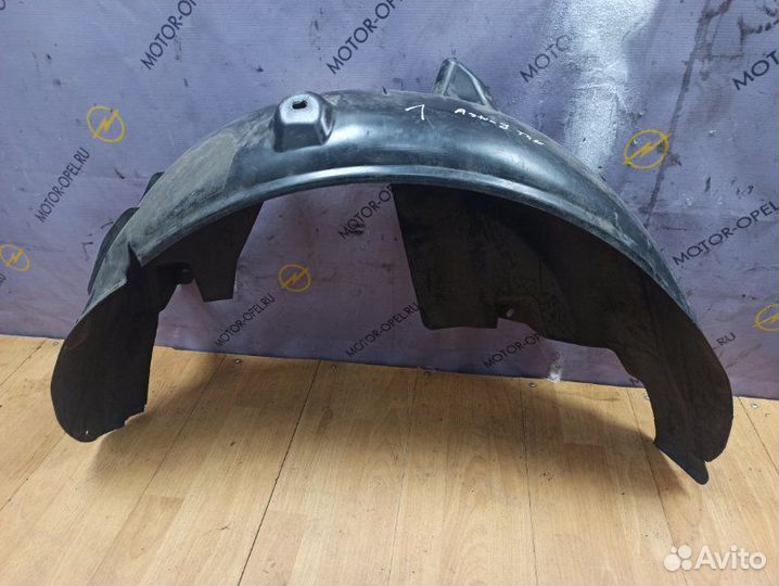 Подкрылок передний правый Opel Astra J хетчбэк