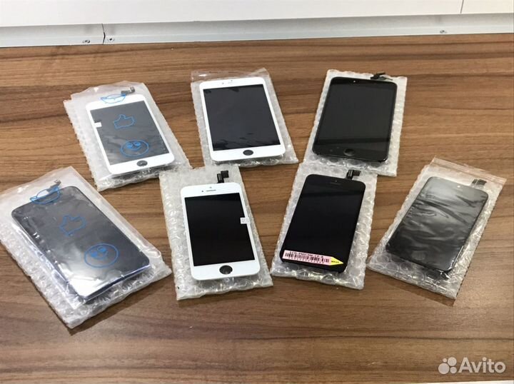 Экраны на iPhone в ассортименте