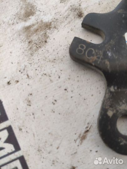 Кронштейн насоса гур Nissan Serena C23