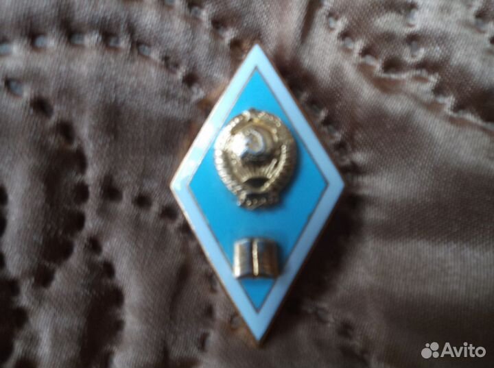 Нагрудный академический знак