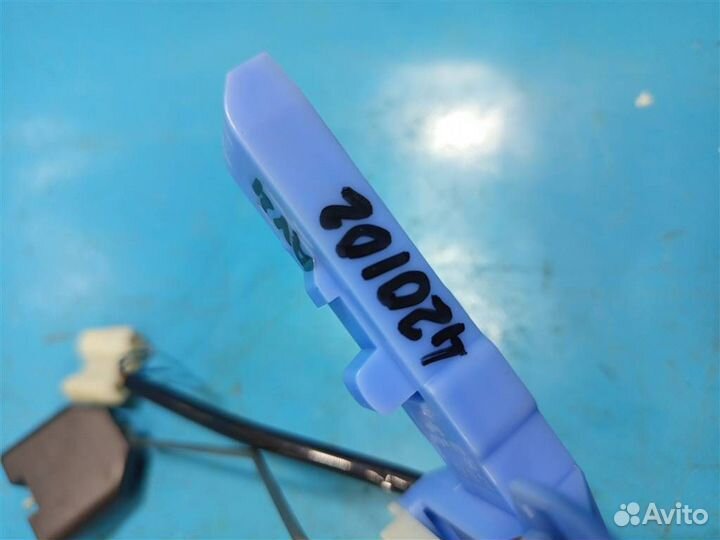 Датчик уровня топлива в баке VW Touareg NF (2011