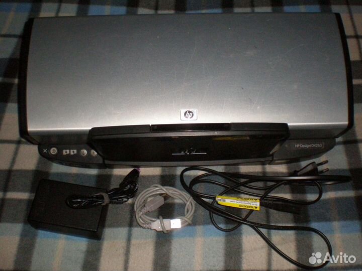 Принтер HP CB638A и пачка бумаги