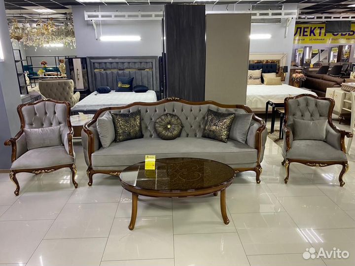 Диван кресла и стол