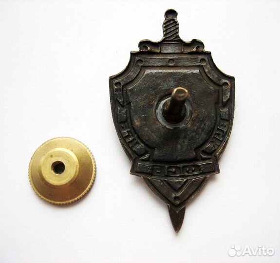 Нагрудный знак вчк-кгб-фсб 90 лет