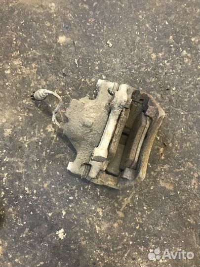 Суппорт передний левый VW Passat B5