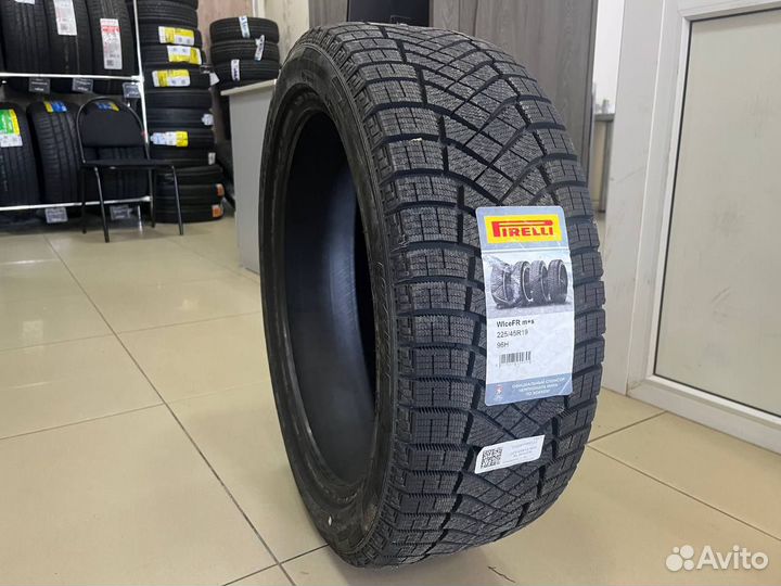 Pirelli Ice Zero FR 225/45 R19 96H